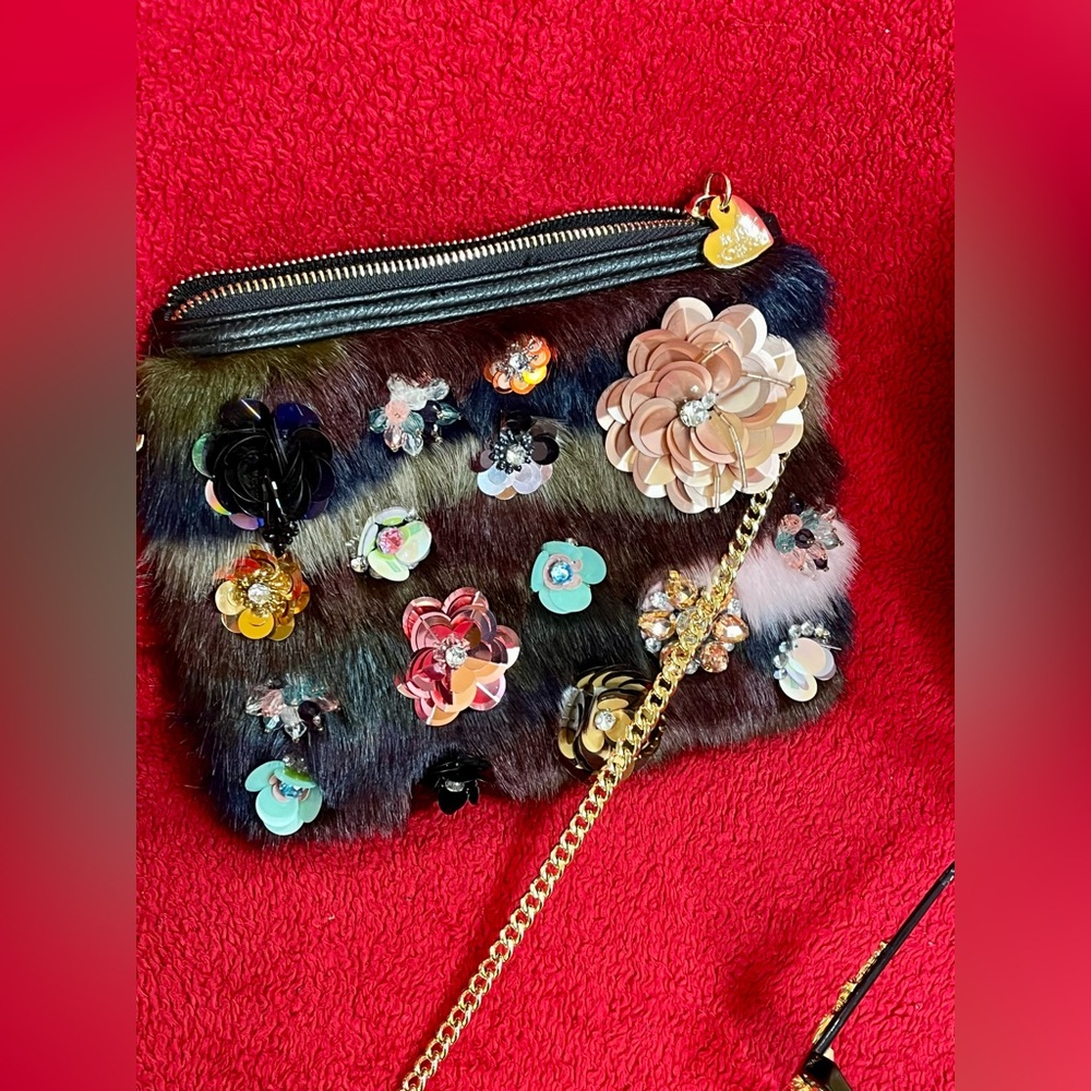 Betsey Johnson Bundle (Sunnies & Bag) with Vintage Unbranded Necklace - Picture 6 of 10